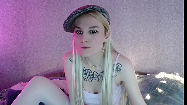 Snapshot of mischellemeow13 chatting on December 5, 2024, 8:55 am mischellemeow13 online show from December 5, 2024, 8:55 am