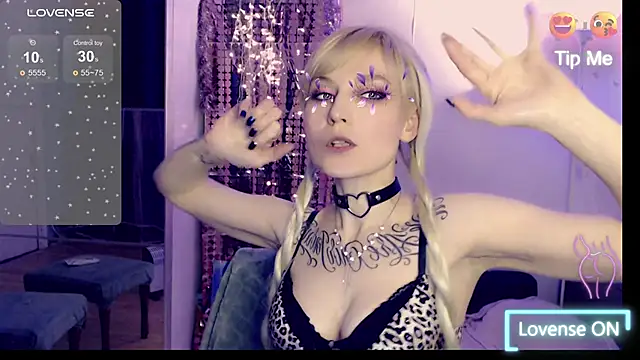 Snapshot of mischellemeow13 chatting on December 22, 2024, 2:06 am mischellemeow13 online show from December 22, 2024, 2:06 am