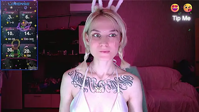 Snapshot of mischellemeow13 chatting on October 6, 2025, 1:36 am mischellemeow13 online show from October 6, 2025, 1:36 am