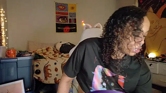 Snapshot of loveluna8 chatting on February 13, 2025, 12:43 pm loveluna8 online show from February 13, 2025, 12:43 pm