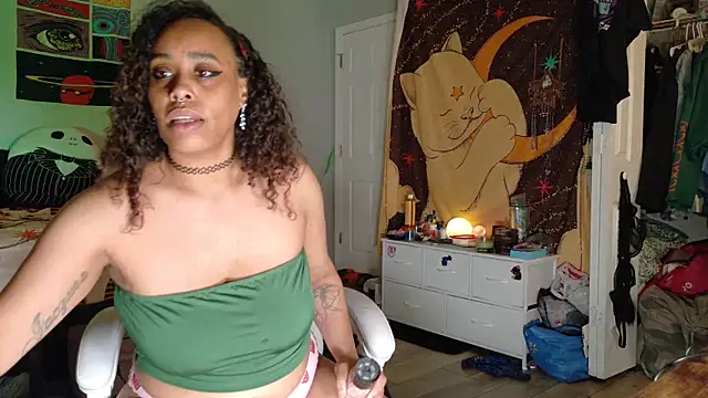 Snapshot of loveluna8 chatting on February 23, 2025, 11:25 pm loveluna8 online show from February 23, 2025, 11:25 pm