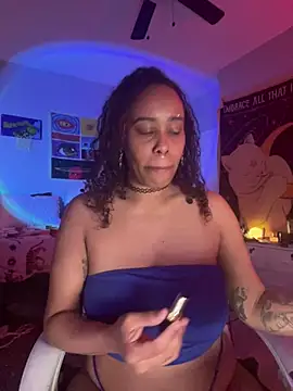 Snapshot of loveluna8 chatting on March 2, 2025, 11:18 am loveluna8 online show from March 2, 2025, 11:18 am