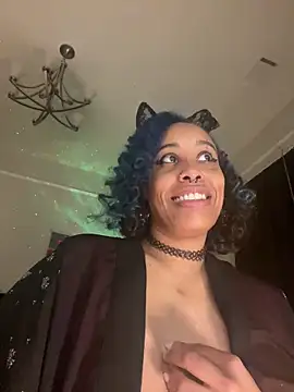 Snapshot of loveluna8 chatting on October 14, 2025, 9:43 am loveluna8 online show from October 14, 2025, 9:43 am