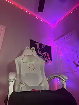 Snapshot of loveluna8 chatting on October 25, 2025, 11:51 am loveluna8 online show from October 25, 2025, 11:51 am