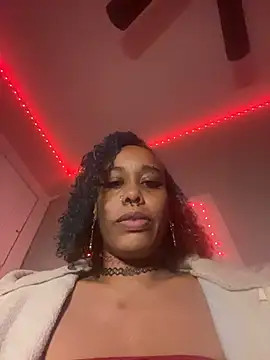 Snapshot of loveluna8 chatting on October 31, 2025, 8:26 am loveluna8 online show from October 31, 2025, 8:26 am