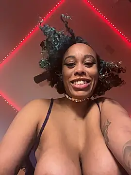 Snapshot of loveluna8 chatting on November 3, 2025, 11:48 pm loveluna8 online show from November 3, 2025, 11:48 pm