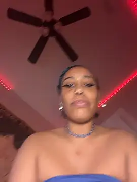 Snapshot of loveluna8 chatting on November 4, 2025, 11:59 pm loveluna8 online show from November 4, 2025, 11:59 pm