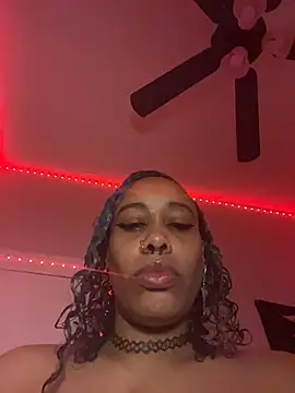 Snapshot of loveluna8 chatting on November 6, 2025, 11:44 am loveluna8 online show from November 6, 2025, 11:44 am