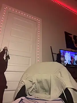 Snapshot of loveluna8 chatting on November 18, 2025, 9:47 am loveluna8 online show from November 18, 2025, 9:47 am