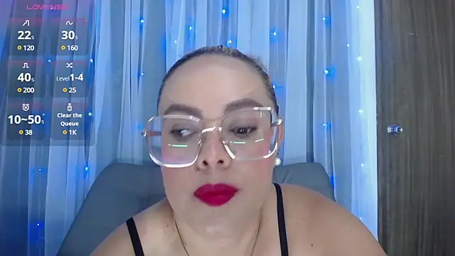 Snapshot of AdelyGinn chatting on December 22, 2024, 1:33 pm AdelyGinn online show from December 22, 2024, 1:33 pm