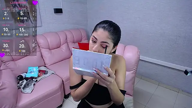 Snapshot of Alaya_cute chatting on January 20, 2025, 10:48 pm Alaya cute online show from January 20, 2025, 10:48 pm