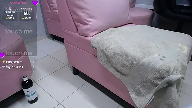 Snapshot of Alaya_cute chatting on February 5, 2025, 2:19 am Alaya cute online show from February 5, 2025, 2:19 am