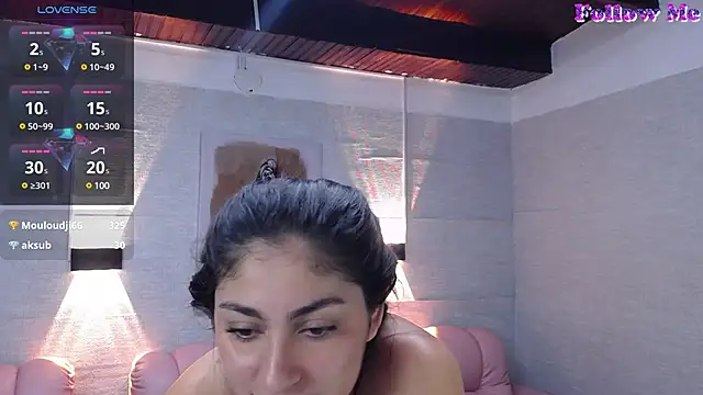 Snapshot of Alaya_cute chatting on February 21, 2025, 10:37 pm Alaya cute online show from February 21, 2025, 10:37 pm