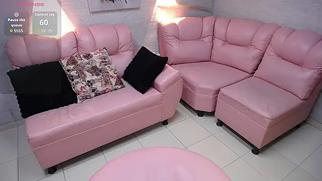 Snapshot of Alaya_cute chatting on October 4, 2025, 5:16 am Alaya cute online show from October 4, 2025, 5:16 am