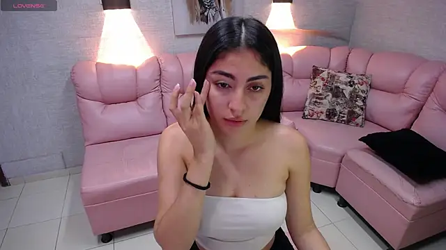 Snapshot of Alaya_cute chatting on October 17, 2025, 10:34 pm Alaya cute online show from October 17, 2025, 10:34 pm