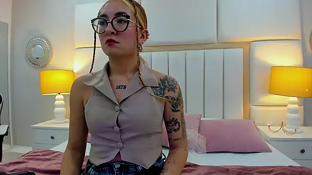 Snapshot of AmbarSantany chatting on February 21, 2025, 8:38 pm AmbarSantany online show from February 21, 2025, 8:38 pm