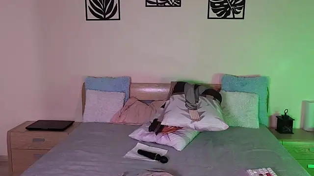 katycrown online show from September 15, 2025, 4:18 pm