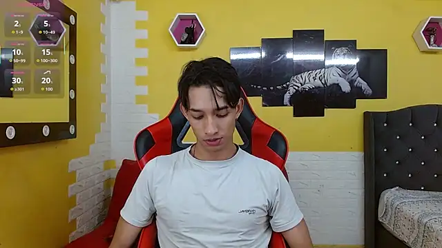 jose sexycumm online show from December 2, 2025, 8:37 pm