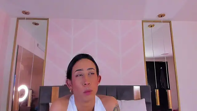 GabyPetit online show from November 7, 2025, 8:09 pm