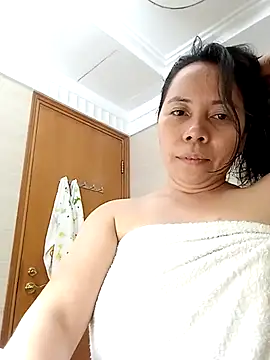 Snapshot of doggiepossession chatting on March 13, 2025, 3:28 pm doggiepossession online show from March 13, 2025, 3:28 pm