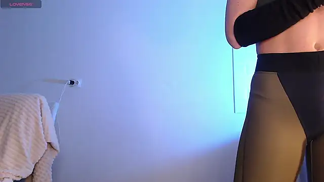 Eva Hailey  online show from November 23, 2025, 5:29 am