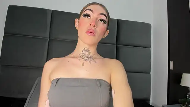 Lizz Luna online show from November 15, 2025, 4:03 pm