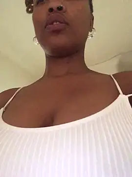 Snapshot of SZA_Doja chatting on December 2, 2024, 6:41 am SZA Doja online show from December 2, 2024, 6:41 am