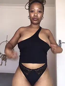 Snapshot of SZA_Doja chatting on December 8, 2024, 1:03 pm SZA Doja online show from December 8, 2024, 1:03 pm