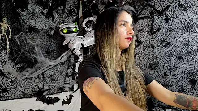 julietta   jackson online show from October 27, 2025, 4:44 pm