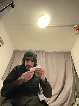 Snapshot of wolfwhite95 chatting on November 7, 2025, 12:32 am wolfwhite95 online show from November 7, 2025, 12:32 am