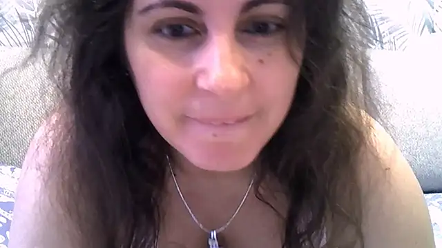 ShelaDiass online show from November 23, 2025, 5:07 am