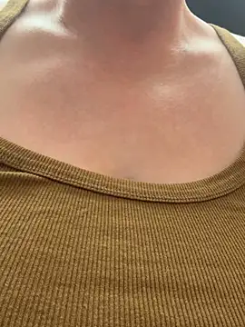 Big-Tits-McGee online show from November 18, 2025, 8:24 pm