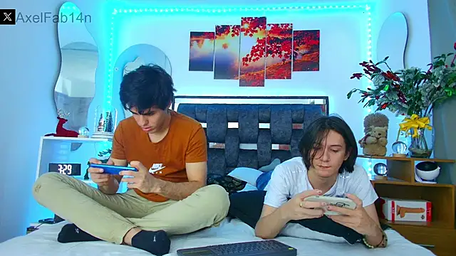 Snapshot of Alex_and_Fabian chatting on January 14, 2025, 9:51 pm Alex and Fabian online show from January 14, 2025, 9:51 pm