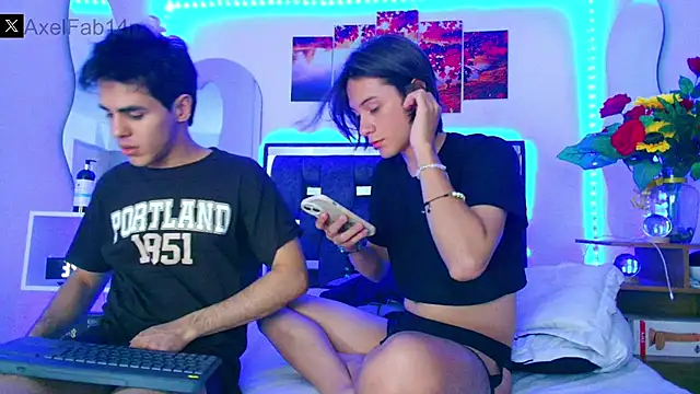 Snapshot of Alex_and_Fabian chatting on January 23, 2025, 10:22 pm Alex and Fabian online show from January 23, 2025, 10:22 pm