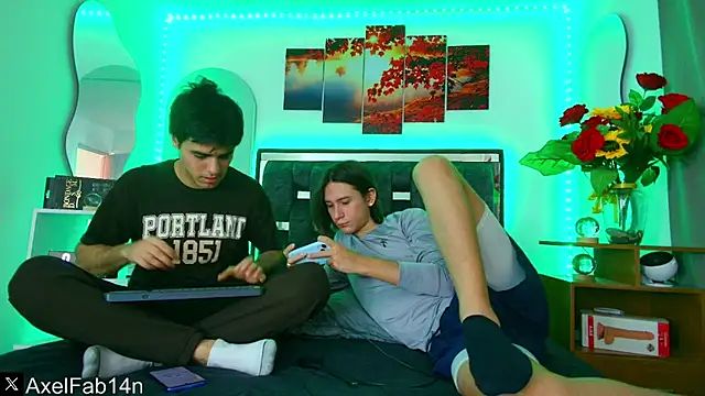 Snapshot of Alex_and_Fabian chatting on February 19, 2025, 7:05 pm Alex and Fabian online show from February 19, 2025, 7:05 pm