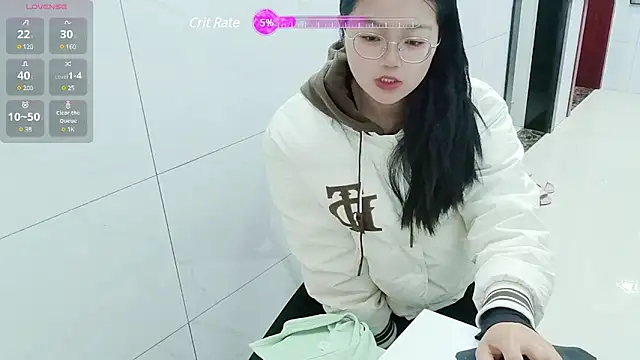 luoxuwen online show from February 10, 2025, 2:19 am