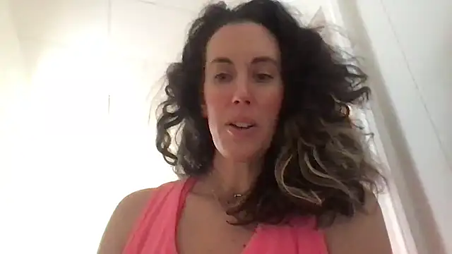 Snapshot of BonfireBonnie chatting on January 23, 2025, 8:24 pm BonfireBonnie online show from January 23, 2025, 8:24 pm
