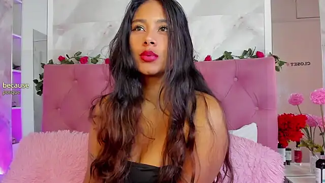 Snapshot of AnnaQueen_ chatting on October 14, 2025, 5:36 pm AnnaQueen online show from October 14, 2025, 5:36 pm