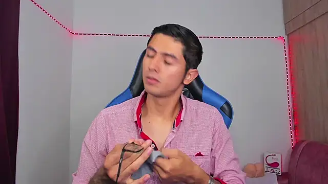 Snapshot of Ethan_Sai___ chatting on December 4, 2024, 1:14 am Ethan Sai    online show from December 4, 2024, 1:14 am