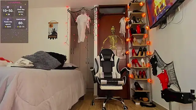 SophieBaker   online show from October 3, 2025, 3:14 am