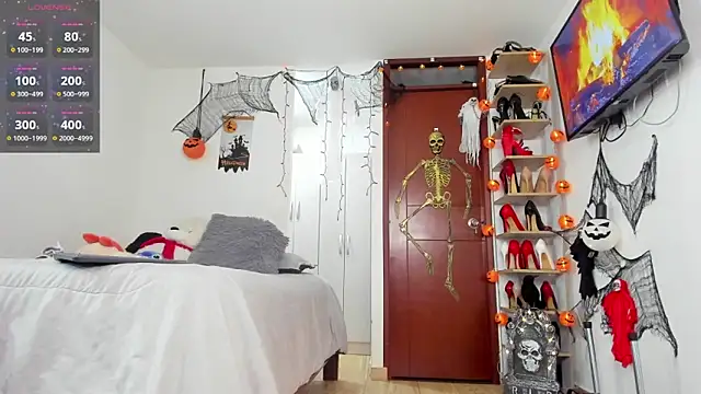 SophieBaker   online show from October 8, 2025, 1:47 am