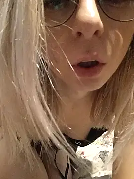 Snapshot of Butterfly_Lily chatting on January 5, 2025, 7:17 pm Butterfly Lily online show from January 5, 2025, 7:17 pm