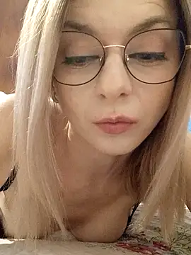 Snapshot of Butterfly_Lily chatting on January 7, 2025, 1:24 pm Butterfly Lily online show from January 7, 2025, 1:24 pm