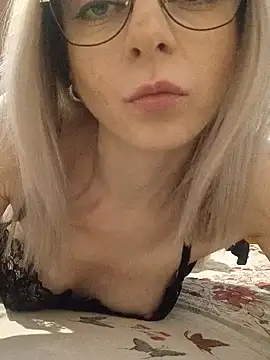 Snapshot of Butterfly_Lily chatting on January 9, 2025, 1:13 pm Butterfly Lily online show from January 9, 2025, 1:13 pm