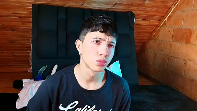 Snapshot of Justyn_Ross chatting on October 16, 2025, 5:36 pm Justyn Ross online show from October 16, 2025, 5:36 pm