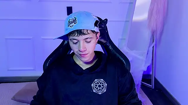 Snapshot of Justyn_Ross chatting on October 19, 2025, 11:05 pm Justyn Ross online show from October 19, 2025, 11:05 pm