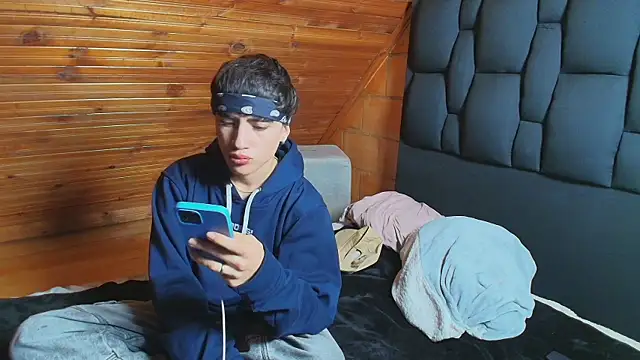 Snapshot of Justyn_Ross chatting on November 8, 2025, 1:50 am Justyn Ross online show from November 8, 2025, 1:50 am