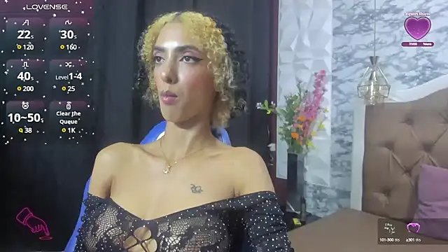 Snapshot of Queen_Cuarxxo chatting on December 17, 2024, 2:44 am Queen Cuarxxo online show from December 17, 2024, 2:44 am