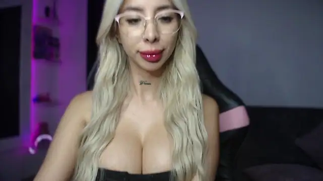 Snapshot of stephaniedj1 chatting on October 17, 2025, 10:23 pm stephaniedj1 online show from October 17, 2025, 10:23 pm