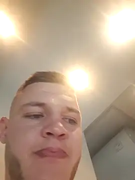 Yourbadboy69rrr online show from November 28, 2025, 11:29 pm